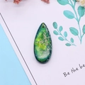 Pendentif en jaspe impérial naturel en forme de goutte d'eau aux textures vertes polies - Style Multicolore Vert Jaune (6)