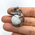 Silver elephant-shaped pendant with a spherical white turquoise stone accessory - 21x32mm / Howlite
