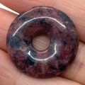 Polished natural stone ring pendant with purple and blue marble pattern texture - Purplish Red Textured Stone (No. 13)