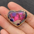 Pendentif cœur en pierre d'empereur avec texture colorée et bordure dorée pour bijoux - Texture Violet Rose Bleu Foncé (Motif 7)