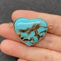 Connecteur cœur en pierre naturelle bleue avec bord doré et doubles anneaux pour bijoux - Texture Bleu Ciel Brun (Motif 14)