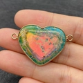 Connecteur en jaspe impérial coloré en forme de cœur avec bord doré pour bijoux DIY - Jaspe Impérial Rose Orange Vert Bleu (Motif 23)