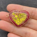 Pendentif cœur en Jaspe Impérial rose et vert avec bordure dorée pour bijoux DIY - Entrelacé Pêche Vert (Motif 24)