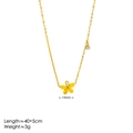 Minimalistische goldene Halskette mit Fünf-Blatt-Blume, Love-Gravur und Diamant-Charm - 18K-Gold / Gold Halskette