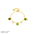 Detailansicht eines Goldarmbandes mit grünen Kamelienanhängern und Zirkonoxid-Steinen - Armband / 18K-Gold / Grüner Farbverlauf