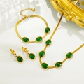 Vintage-Schmuckset in Gold mit smaragdgrünen Steinen und flachen Schlangenketten - Dreiteiliges Set / Smaragd-Optik 3er Set