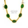 Schlangenkette mit fünf ovalen grünen Steinen im böhmischen Gold-Finish-Stil - 18K-Gold / Grüne Perlenkette
