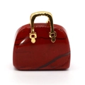Ciondolo a forma di borsa in diaspro rosso con elegante manico in metallo dorato e pietra naturale - Diaspro Rosso (1034-T220802002)