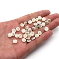 Cuenta de concha blanca con símbolo de paz dorado, accesorio DIY redondo de 6mm - Signo de la paz / 6mm (20 Piezas)