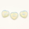 Détails de trois pendentifs en cristal pastèque en forme de cœur avec finition polie - Opale