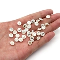 Cuenta de concha blanca con luna creciente dorada para creación de joyas y pulseras - Luna / 6mm (20 Piezas)