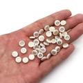 Cuenta de concha blanca 6mm con símbolo @ dorado en la palma para joyería DIY - Símbolo @ / 6mm (20 Piezas)