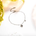Detail van zilveren madeliefje enkelbandje met strassteen en verstelbare kreeftsluiting ketting - 18K goud / Zilver