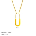 Detailansicht der 18 Karat vergoldeten U-förmigen Kette mit Maßen von 40 mm mal 16 mm - Gold Glatte Halskette