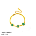 Détail du bracelet chaîne serpent doré avec disques en pierre œil de chat vert et fermoir - Or 18 carats / Bracelet Trois Yeux de Chat Vert Artificiel