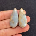 Ciondolo a goccia in pietra imperiale blu con venature naturali e foro preforato - Texture Grigio-Blu e Ocra (N. 12) / 15x23mm