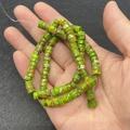 Filo di perle cilindriche 2x4mm in pietra naturale verde per creazioni gioielli - 3x6mm / Verde Erba Punti Marroni (N. 20)