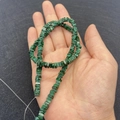Groene natuursteen kralen met unieke texturen en vierkante slijpvorm op de hand - 2x4mm (1 Streng) / Nr. 6 (Donkergroene Textuur)