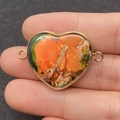 Natural heart stone connector pendant in orange and green with gold metal frame - 24x35mm / Style 6 (1008-T210818005)