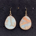Green stone teardrop earring with golden veins and fishhook in golden finish - 26x35mm / White-Brown Marble