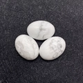 Drie ovale witte turkoois cabochons met grijze marmeren aders voor DIY sieraden maken - 6x8mm (50 Stuks/Verpakking) / Witte Turkoois (Nr. 28)