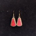 Irregular rose red turquoise earrings with golden metal borders and elegant ear hooks - 16x30mm / Pink Green