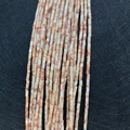Perles tubes 2x4mm DIY avec motif pierre rouge et blanc pour colliers bijoux - 2x4mm (1 Rangée) / Marbré Rouge et Blanc (N° 13)