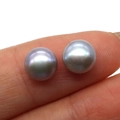 Elegantes Paar grau-violette natürliche Süßwasserperlen mit silbernem Glanz auf Finger - 2-2,5 mm (0,5 g/Paar) / Grauviolett