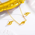 Elegantes 18K vergoldetes Titanstahl-Schmuckset mit Herzknoten-Halskette und Ohrringen - Gold Set