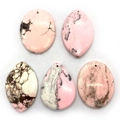 Fünfteiliges Set aus Naturstein-Anhängern in Rosa für DIY-Schmuck, ovale und Tropfenform - Rhodonit Set