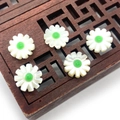 Cuentas de margaritas de concha de mar natural con centro verde para hacer collares DIY - Estilo Centro Verde (N.º 3) / 10mm