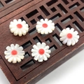 Cuentas de concha natural en forma de margarita con centro rojo para joyas DIY - Estilo Centro Rojo (N.º 4) / 10mm