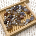 Golden stainless steel chain with multicolor agate and white pearl beads in a wooden tray - Irregular Size Roll
