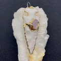 Pijlpunt hanger van natuursteen in paars en goud voor DIY sieraden maken - 30x73mm / Nr. 6 (ai-Roze Paars Druzy)