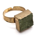 Anello dorato regolabile con una pietra di cristallo naturale quadrato verde da 12 mm - Verde