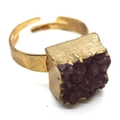 Anello con cristallo grezzo viola quadrato e finitura vintage dorata opaca regolabile - Viola
