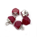 Set de cinco colgantes de ópalo rojo facetado con conectores de metal plateado para joyas - 8x11mm / Estilo de diamante de imitación facetado transparente rojo oscuro (Nº 13)