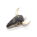 Colgante de resina de calavera de toro en blanco roto con pedrería negra y piedras naturales - Strass Negro Con Azul Lápiz (Estilo 7)