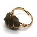 Anello regolabile fatto a mano in filo con cristallo grezzo naturale marrone scuro - No.4 (Marrone Scuro)