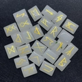 Pietre runiche bianche traslucide con incisioni dorate per divinazione e meditazione - 15x20x6mm (25 Pezzi/Set) / Bianco (N.5)