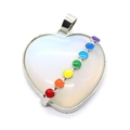 Pendentif cœur en opale blanche avec monture en argent et 7 cristaux de chakra décoratifs - Opale