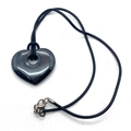 Minimalistische hematiet hart hanger ketting met zwart koord en zilveren sluiting - Hematiet