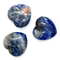 Tre pietre di sodalite lucide a forma di cuore con motivi naturali blu e bianchi - 30x30mm / Sodalite Style (11)