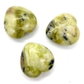 Set di tre perle a forma di cuore in pietra naturale macchiata giallo-verde lucidata - 30x30mm / Serpentine Style (30)