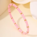 Detailansicht des Bambus-Armbands mit rosa Emaille und goldenen Akzenten - Rosa