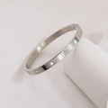 Brazalete de acero inoxidable plateado con motivos de estrellas y cristales incrustados - Estrella de Plata