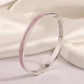 Bracelet jonc argenté en acier inoxydable avec émail marbré rose clair et fermoir discret - Jonc Rose Émail Argent