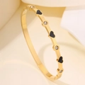 Bracciale rigido dorato in acciaio inossidabile con cuori in smalto nero e zirconi lucidi - Bracciale Rigido Strass Cuore Nero Oro