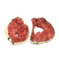 Paar onregelmatige rode agaat geode hangers met vergulde randen en metalen ophanglussen - Kleine Maat / Rood