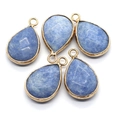 Cinq pendentifs goutte avec pierre naturelle bleue facettée et bordure dorée pour bijoux - Aspect Grès Bleu (No. 4)